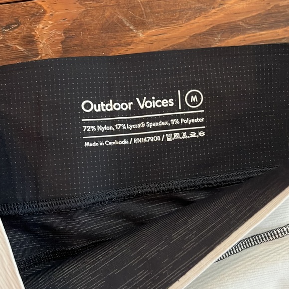 Outdoor Vioces Zoom Legging in White/Grey - Picture 3 of 5